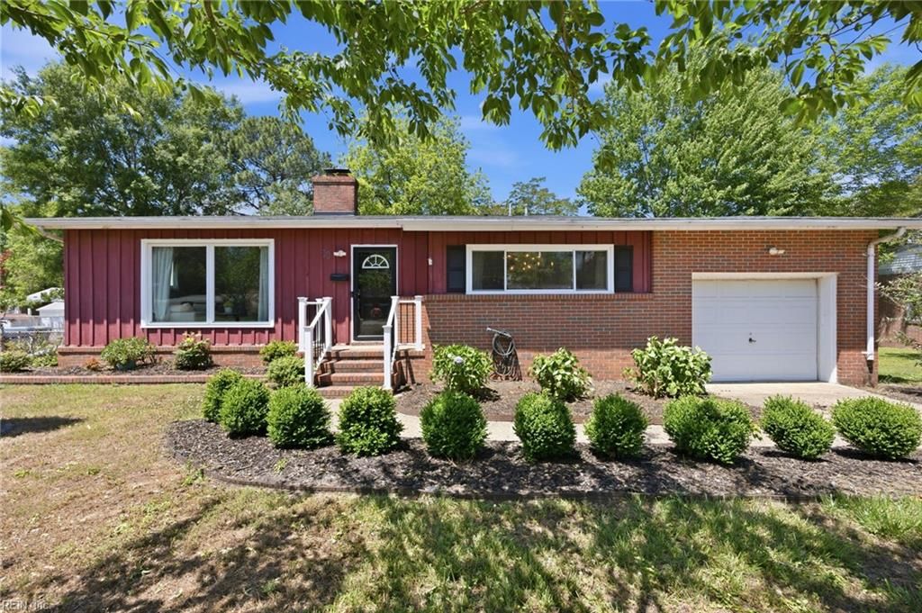 10 Barron DR, Newport News, VA 23608