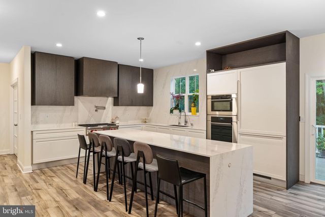 1045 OAK RIDGE DR, Horsham, PA 19044