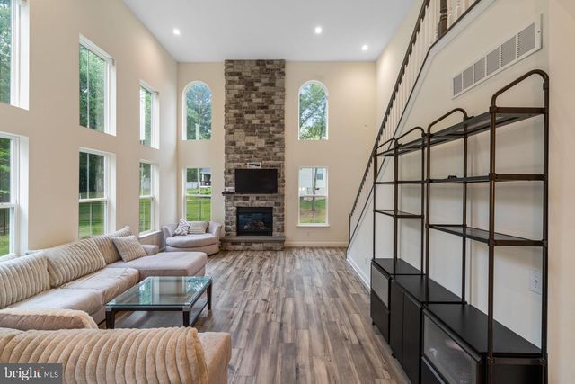 1045 OAK RIDGE DR, Horsham, PA 19044