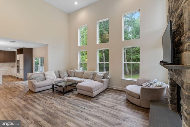 1045 OAK RIDGE DR, Horsham, PA 19044
