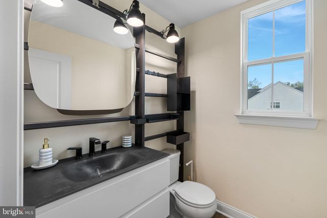 1045 OAK RIDGE DR, Horsham, PA 19044