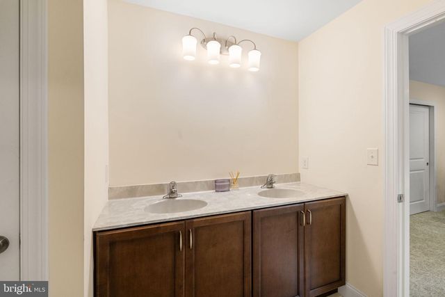 1045 OAK RIDGE DR, Horsham, PA 19044