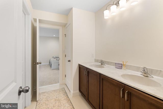 1045 OAK RIDGE DR, Horsham, PA 19044