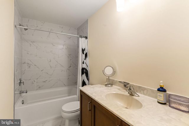 1045 OAK RIDGE DR, Horsham, PA 19044