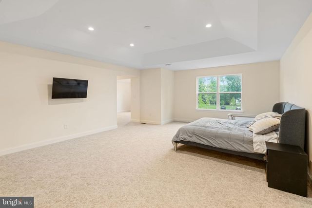 1045 OAK RIDGE DR, Horsham, PA 19044