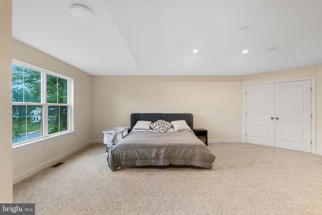 1045 OAK RIDGE DR, Horsham, PA 19044