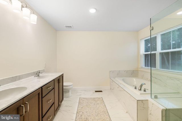 1045 OAK RIDGE DR, Horsham, PA 19044
