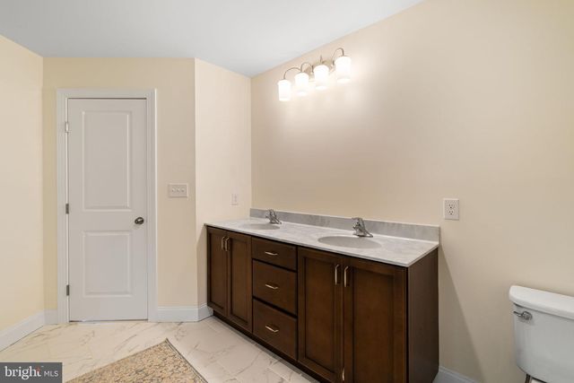 1045 OAK RIDGE DR, Horsham, PA 19044