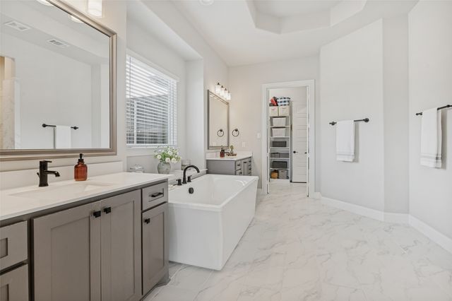 851 Horseshoe Meadows Drive, Waxahachie, TX 75167