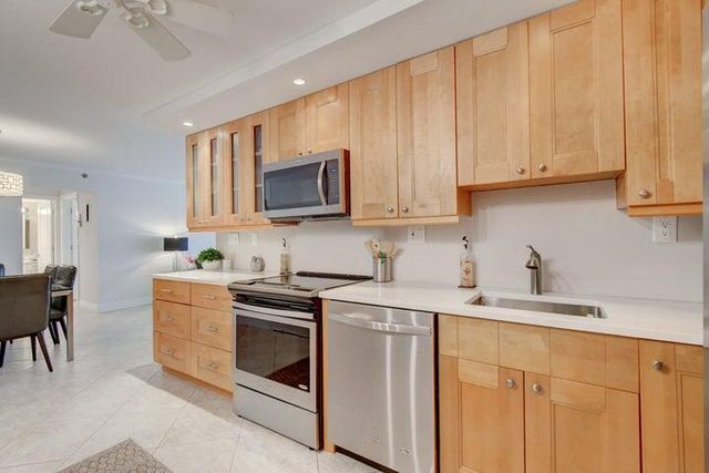 3221 S Ocean Boulevard 207, Highland Beach, FL 33487