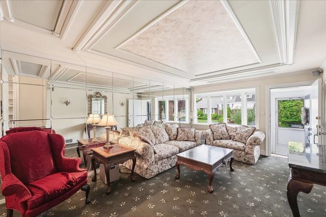 6 PARKSIDE LANE, Bayonne, NJ 07002