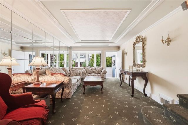 6 PARKSIDE LANE, Bayonne, NJ 07002