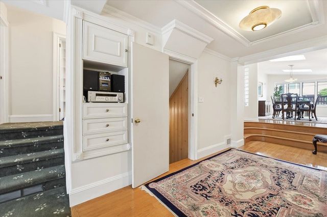 6 PARKSIDE LANE, Bayonne, NJ 07002