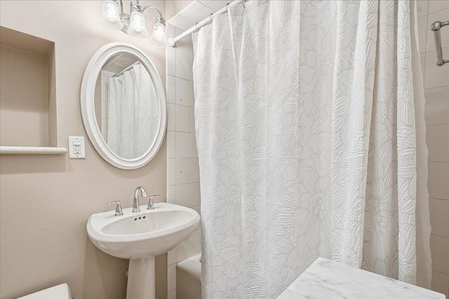 6 PARKSIDE LANE, Bayonne, NJ 07002