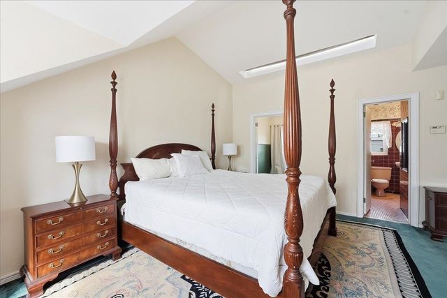6 PARKSIDE LANE, Bayonne, NJ 07002