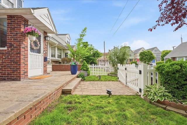 6 PARKSIDE LANE, Bayonne, NJ 07002
