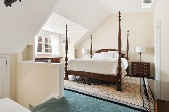 6 PARKSIDE LANE, Bayonne, NJ 07002