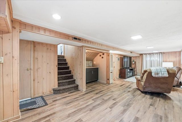 6 PARKSIDE LANE, Bayonne, NJ 07002