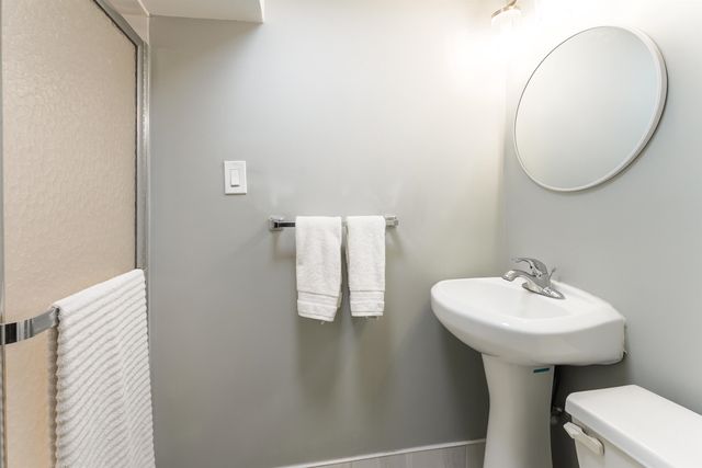 6 PARKSIDE LANE, Bayonne, NJ 07002