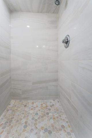 6 PARKSIDE LANE, Bayonne, NJ 07002