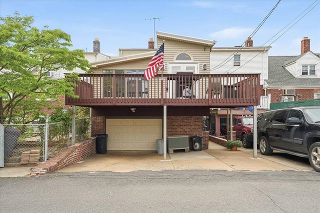 6 PARKSIDE LANE, Bayonne, NJ 07002