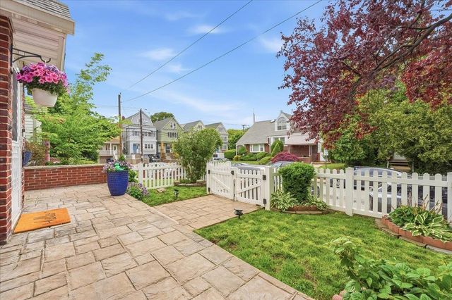 6 PARKSIDE LANE, Bayonne, NJ 07002