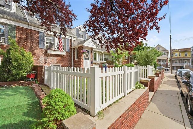 6 PARKSIDE LANE, Bayonne, NJ 07002