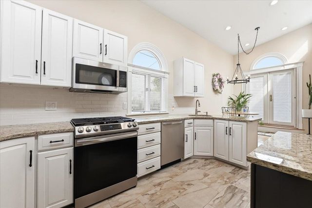 6 PARKSIDE LANE, Bayonne, NJ 07002