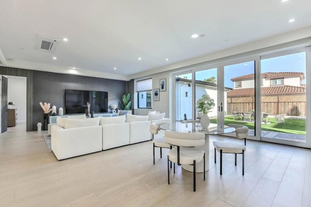 Image 14 of property listing at 10080 S Tantau Avenue, Cupertino, CA 95014