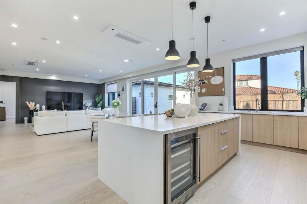 Image 17 of property listing at 10080 S Tantau Avenue, Cupertino, CA 95014