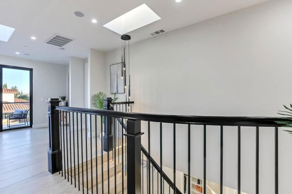 Image 21 of property listing at 10080 S Tantau Avenue, Cupertino, CA 95014