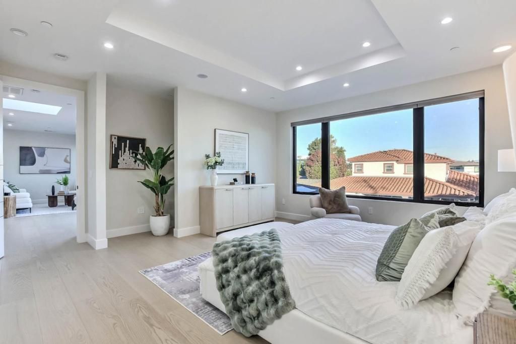 Image 24 of property listing at 10080 S Tantau Avenue, Cupertino, CA 95014