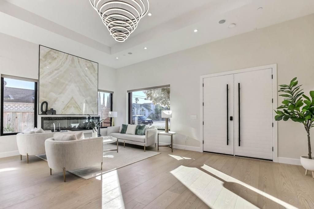 Image 4 of property listing at 10080 S Tantau Avenue, Cupertino, CA 95014