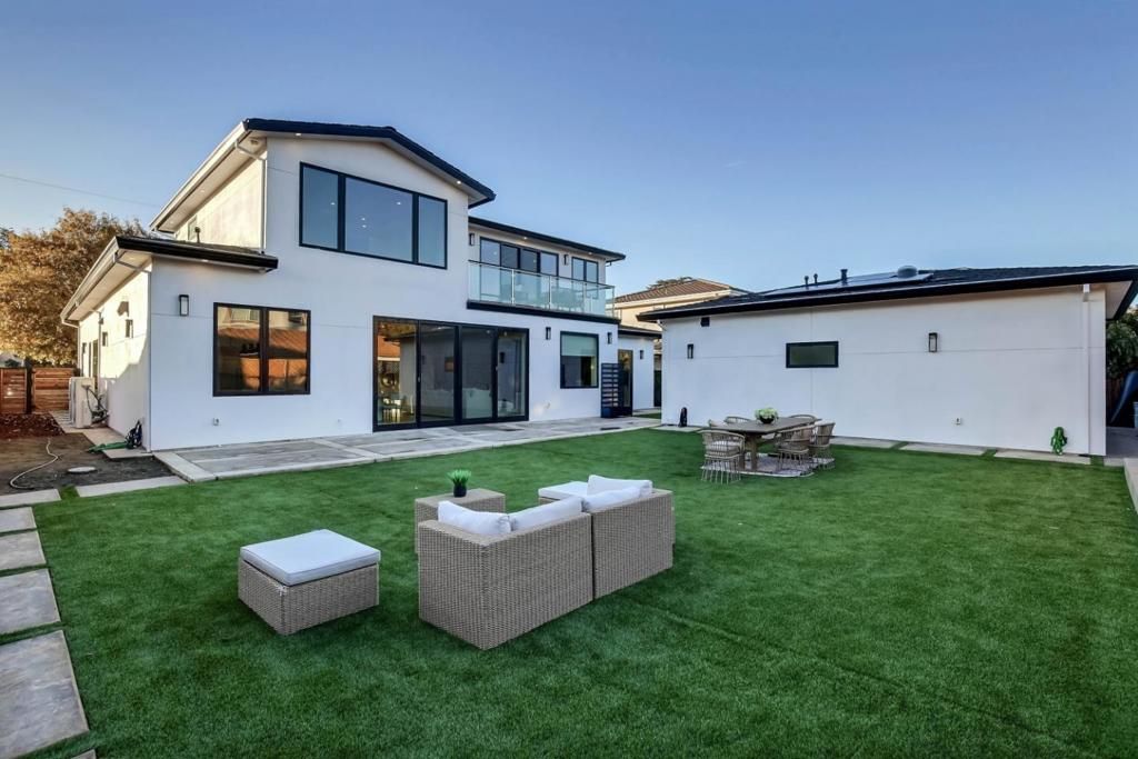 Image 49 of property listing at 10080 S Tantau Avenue, Cupertino, CA 95014