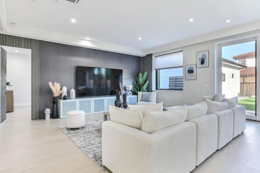 Image 9 of property listing at 10080 S Tantau Avenue, Cupertino, CA 95014