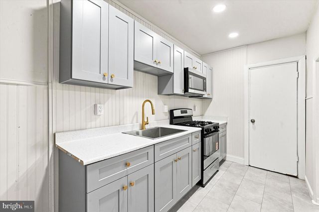 2605 S ROBINSON ST, Philadelphia, PA 19142
