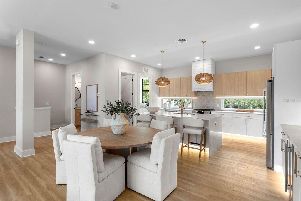 Image 2 of property listing at 5210 BAYSHORE BOULEVARD 3, Tampa, FL 33611