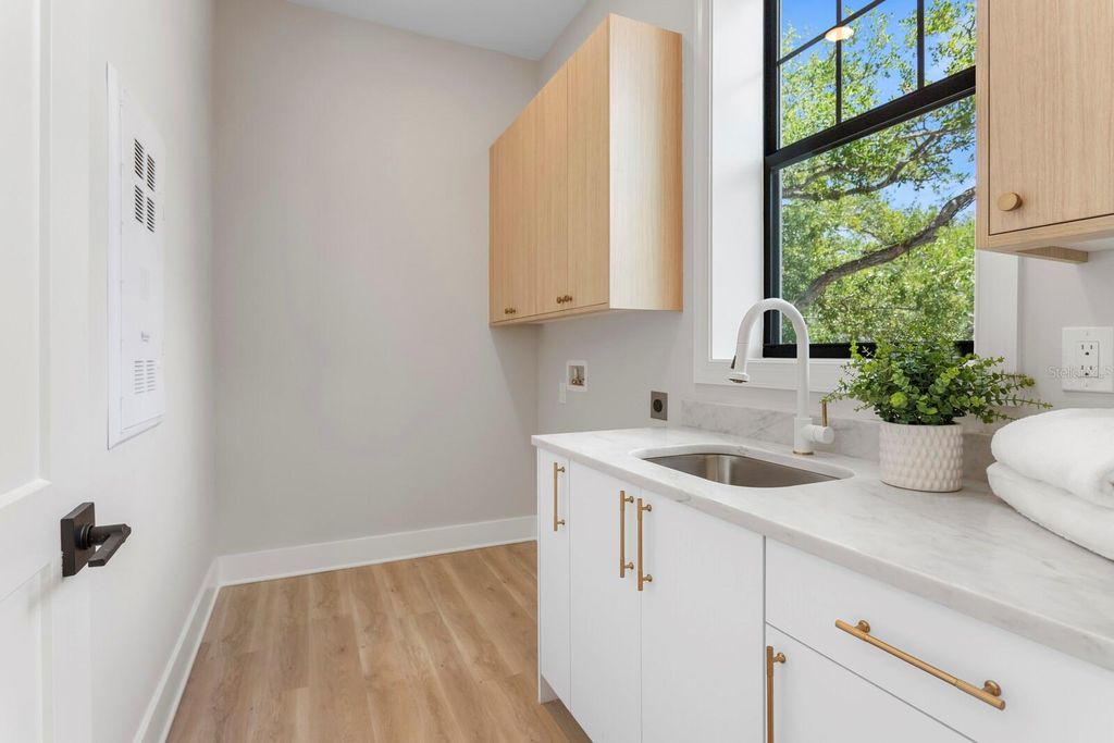 Image 16 of property listing at 5210 BAYSHORE BOULEVARD 3, Tampa, FL 33611