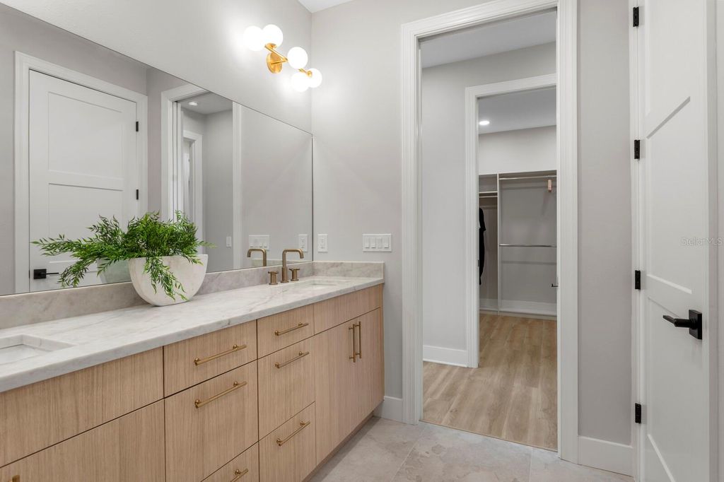 Image 27 of property listing at 5210 BAYSHORE BOULEVARD 3, Tampa, FL 33611