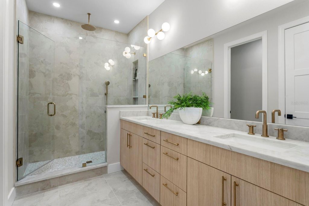 Image 29 of property listing at 5210 BAYSHORE BOULEVARD 3, Tampa, FL 33611