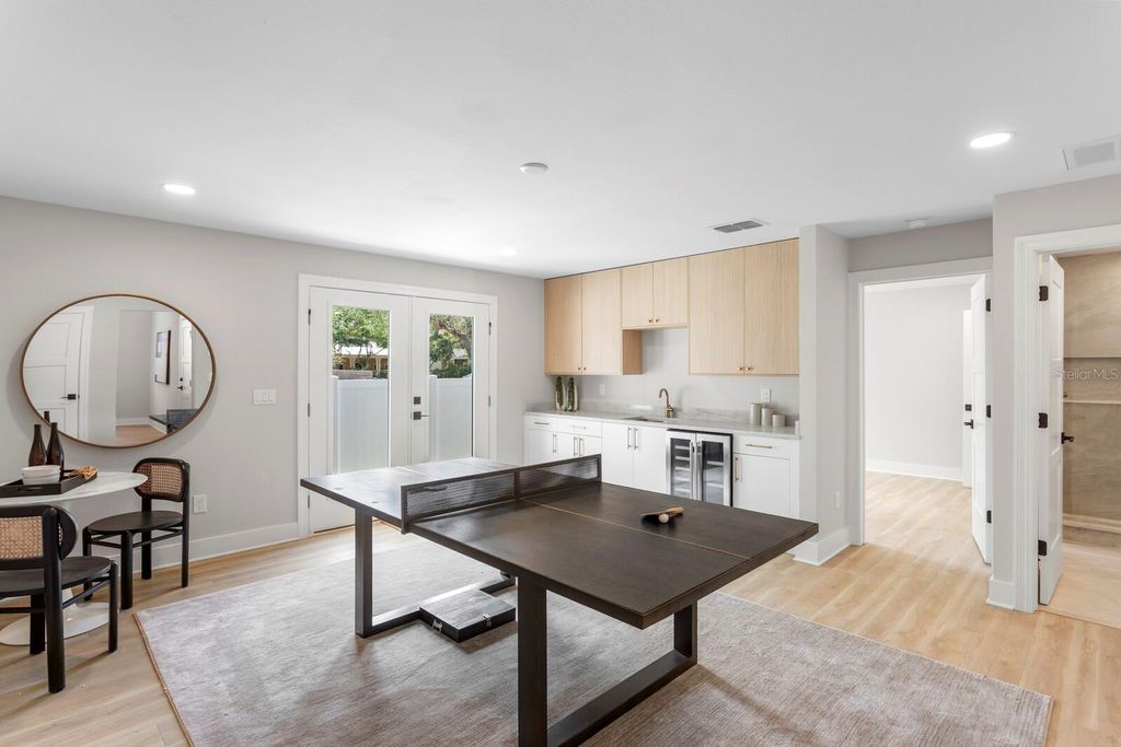 Image 4 of property listing at 5210 BAYSHORE BOULEVARD 3, Tampa, FL 33611