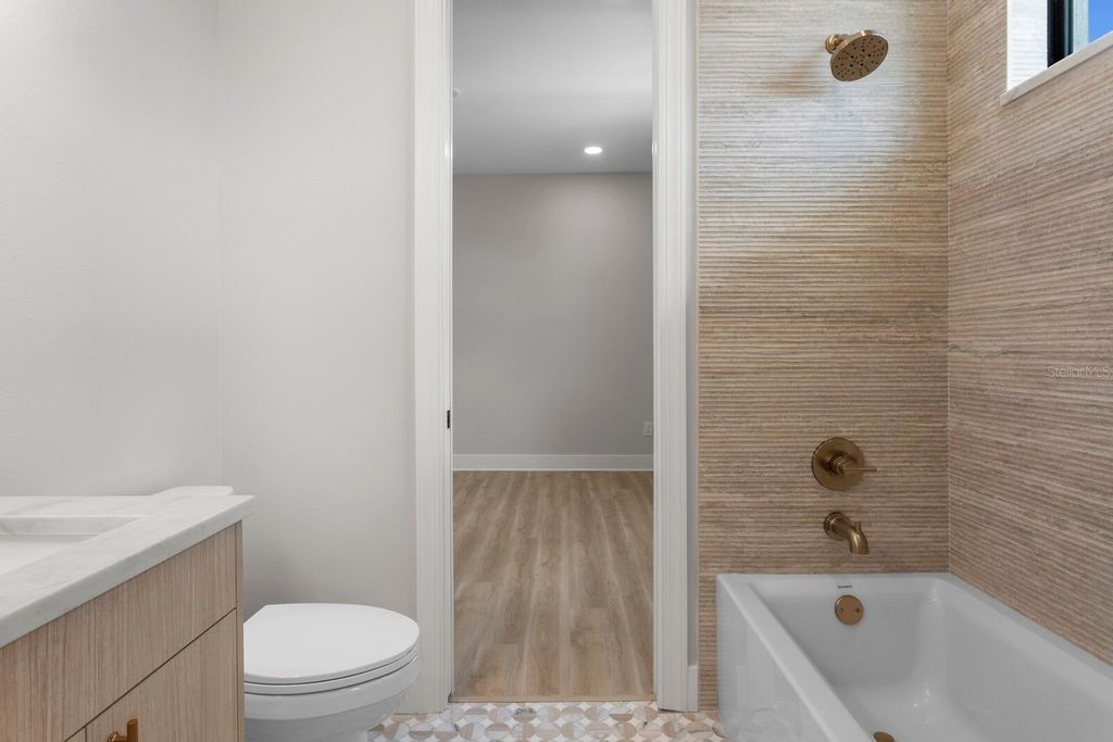 Image 32 of property listing at 5210 BAYSHORE BOULEVARD 3, Tampa, FL 33611
