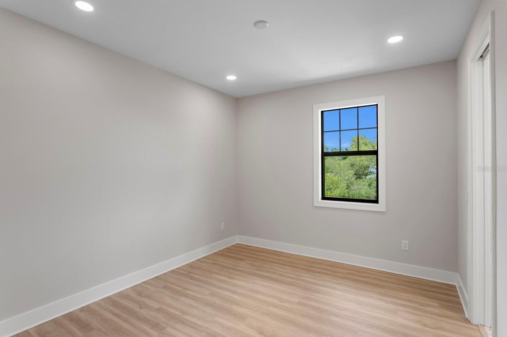 Image 34 of property listing at 5210 BAYSHORE BOULEVARD 3, Tampa, FL 33611