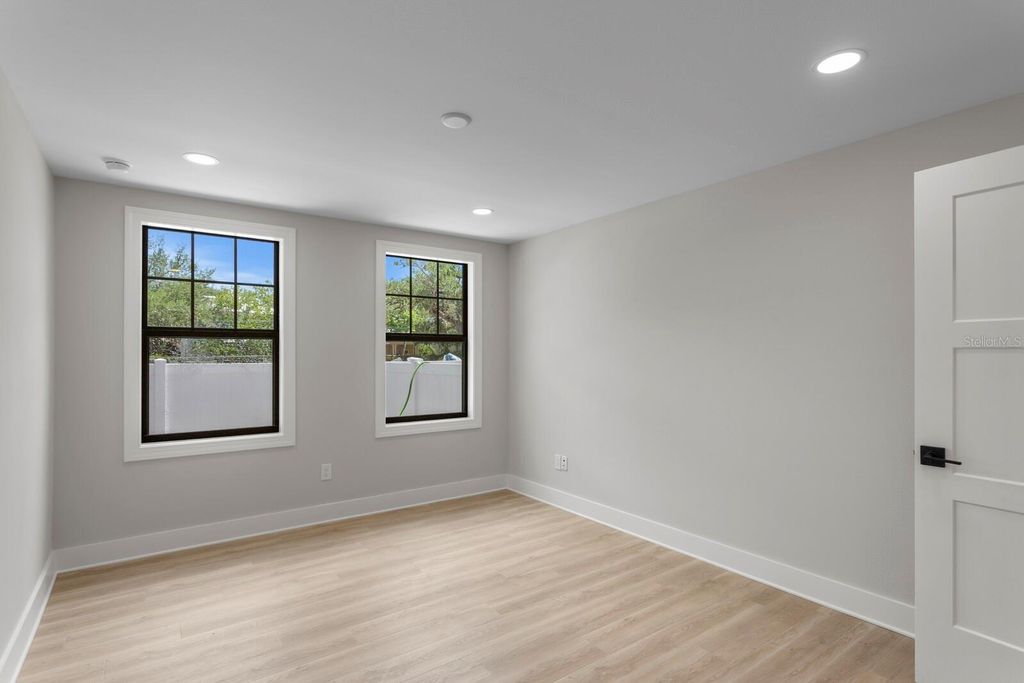 Image 37 of property listing at 5210 BAYSHORE BOULEVARD 3, Tampa, FL 33611