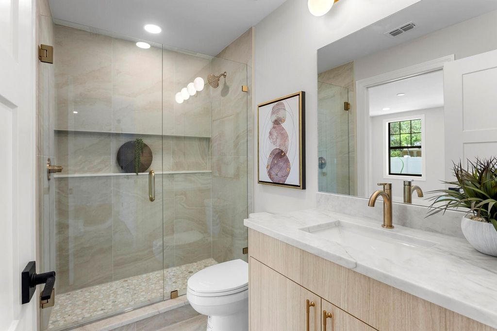 Image 38 of property listing at 5210 BAYSHORE BOULEVARD 3, Tampa, FL 33611