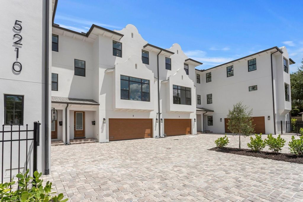 Image 6 of property listing at 5210 BAYSHORE BOULEVARD 3, Tampa, FL 33611