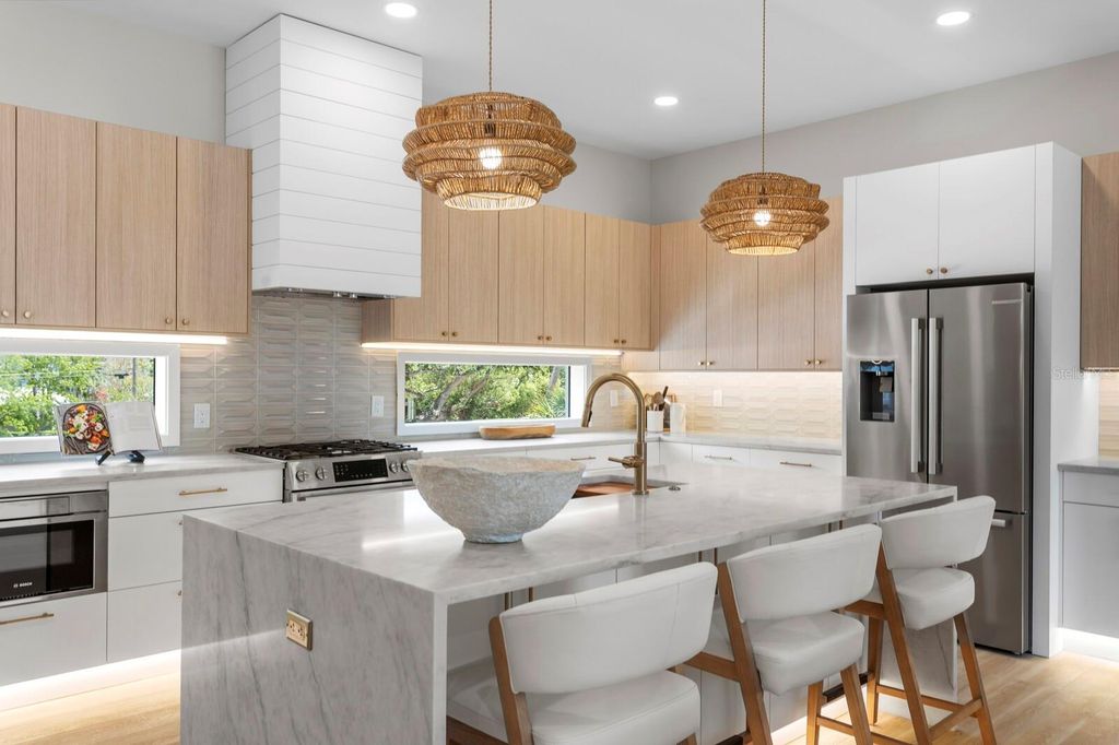 Image 10 of property listing at 5210 BAYSHORE BOULEVARD 3, Tampa, FL 33611