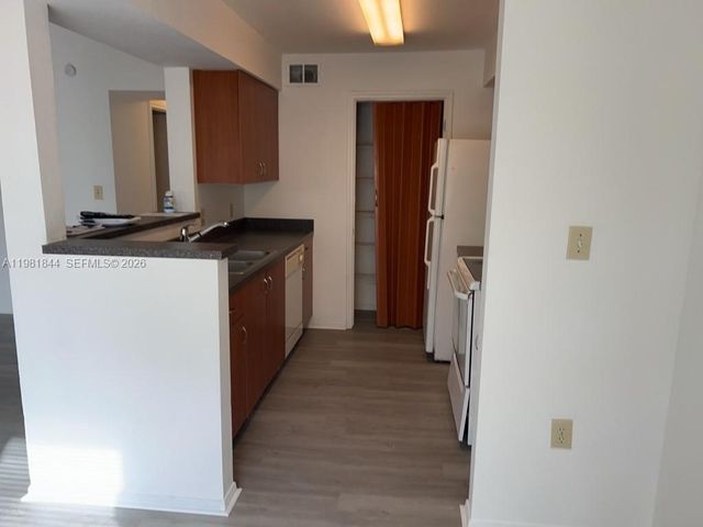 2662 NW 33rd St 2510, Oakland Park, FL 33309