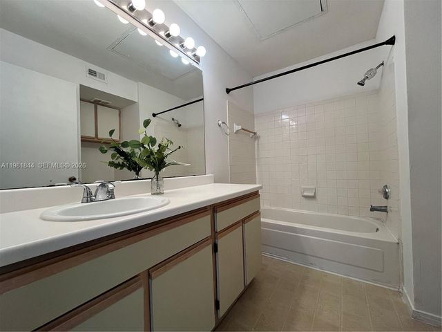 2662 NW 33rd St 2510, Oakland Park, FL 33309