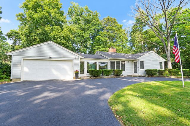 7302 Hillside Road, Crystal Lake, IL 60012